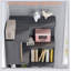 Bibliothèque de coin en L à 6 niveaux avec panneaux anti-chute et tablette autoportante en grain pour l'organisation de la maison et du bureau-130603114
