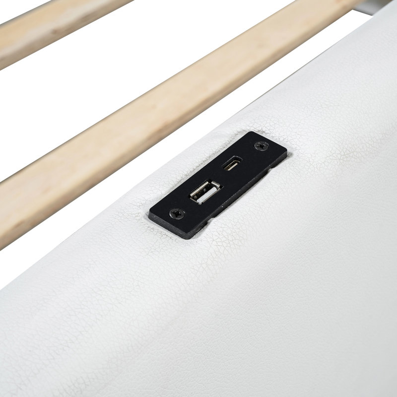 Lit simple tapissier blanc avec garde-corps et charge élevée - Station de taille