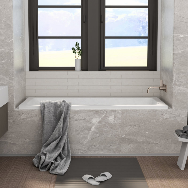 Maison moderne et compacte avec baignoires profondes et bains tourbillons