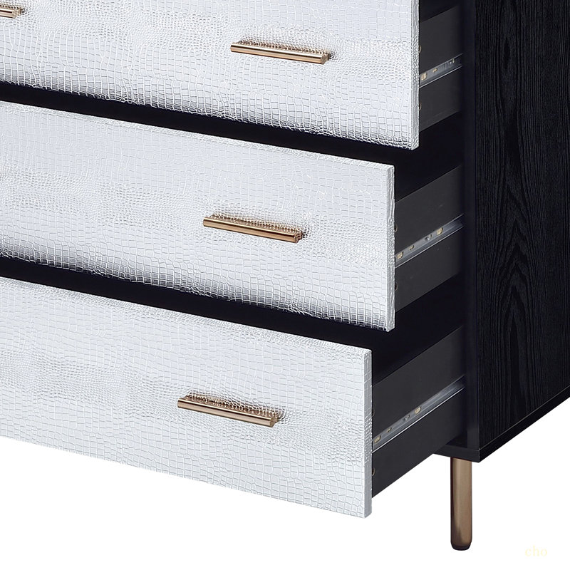 Commode noire, argentée et dorée