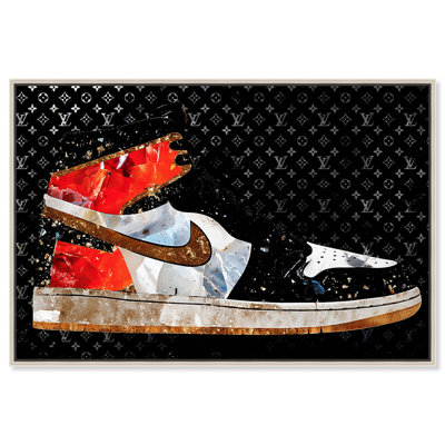 «Golden Crystalized Sneaker Red Glam», impression sur toile encadrée par Art Remedy, cadre argenté, 45 x 30