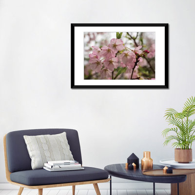 « close of of roses », hiraizumi, iwate préfecture, japon», reproduction de photo sur toile