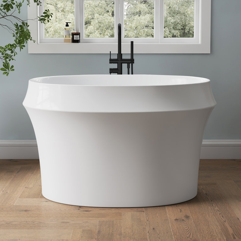 Baignoire japonaise autoportante en acrylique de 117 cm (46 po) avec siège intégré et revêtement en bambou.