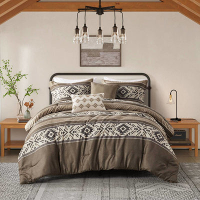 Édredon 5 pièces à rayures à chevrons brun avec coussins décoratifs, taille double / grand. Microfibre, lavable à la machine et nettoyage des taches double / grand, conception. Rembourrage, nettoyage