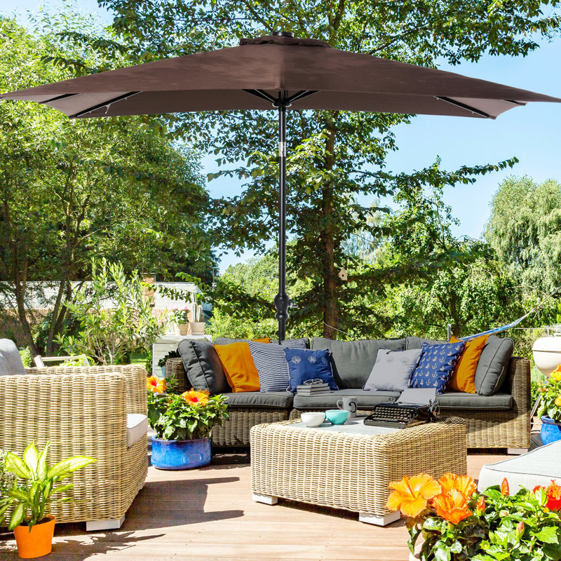 Parasol solaire brun avec lumières à DEL, 9 pi x 7 pi, inclinable et à manivelle, pour terrasse, jardin, DEL de 7 pi près de la piscine et manivelle, espaces extérieurs idéaux comme patio, cour, piscine, plage