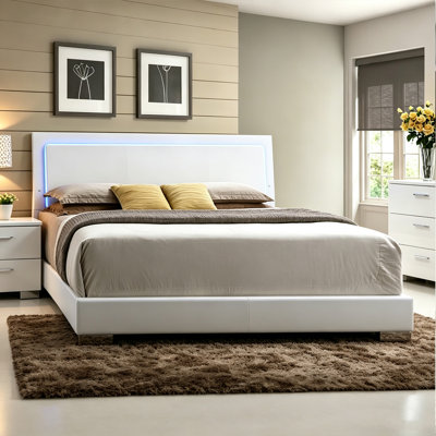 Grand lit blanc avec DEL