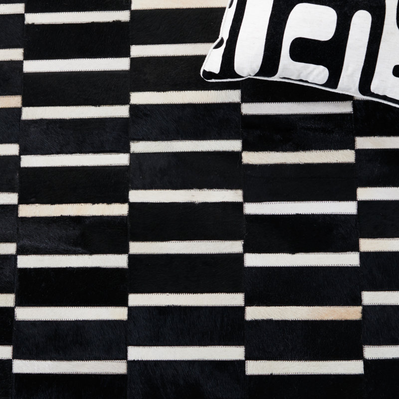 Tapis rayé en cuir fait à la main noir / beige Speaks, Rectangle de 5 pi x 8 pi