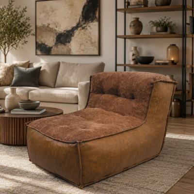 Élégant fauteuil à une place avec dossier sculptural et table d'appoint intégrée pour un confort et un style de salon améliorés