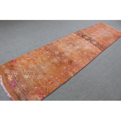 Tapis de couloir fait à la main dans des tons orange et roses avec des motifs géométriques complexes pour la décoration du couloir