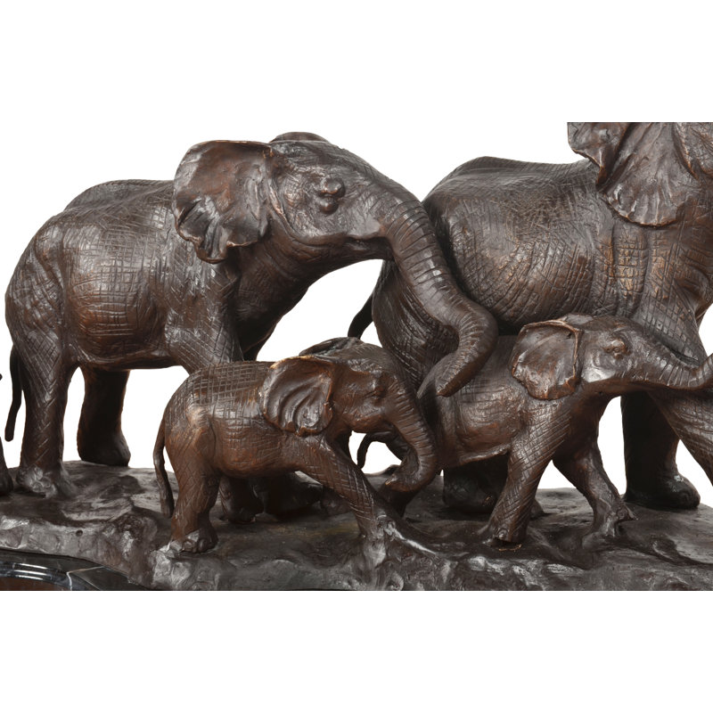 Cinq éléphants