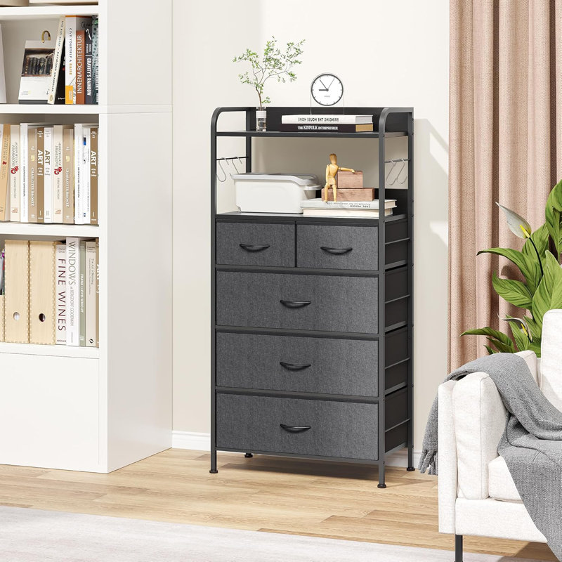 Commode mince haute avec structure en métal, plateau en bois, tablette ouverte et rangement