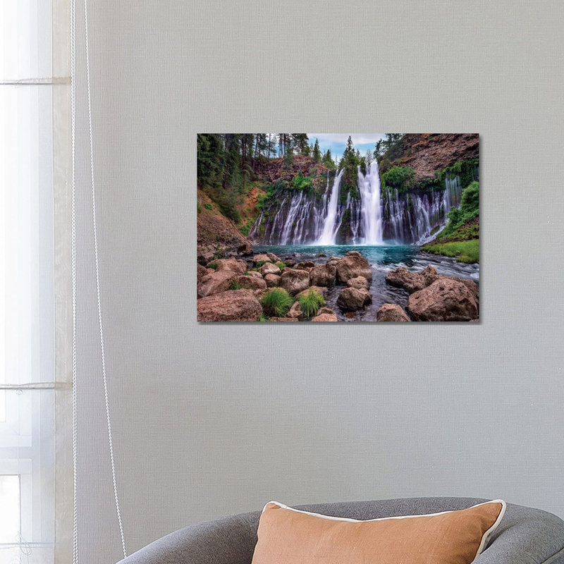 Chute d'eau I, parc commémoratif Mcarthur-Burney Falls, Californie - Giclée sur toile tendue avec châssis, H 18 po x l 26 po