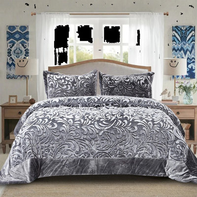 Bedspread with Pillow Shams Included