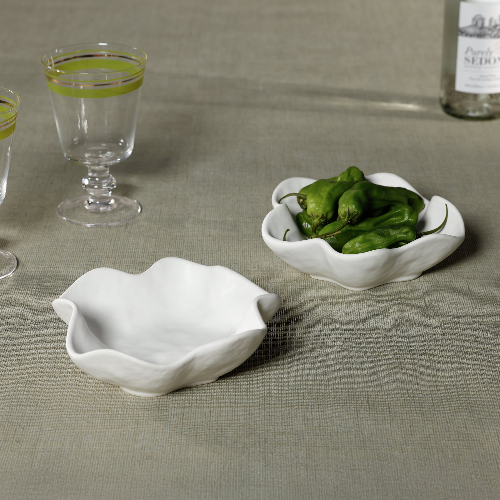 Round Ceramic Wavy Condiment Bowl Set