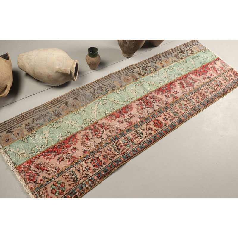 Tapis traditionnel en laine vert pour couloir et escalier avec motifs anatoliens de style parfait comme tapis de couloir et de couloir