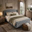 Lit plateforme tapissier moderne avec design Chesterfield, tête de lit à oreilles capitonnée et finition élégante en velours gris, grand
