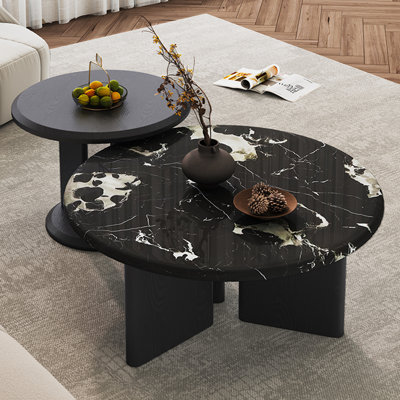 Table basse en marbre clair et moderne