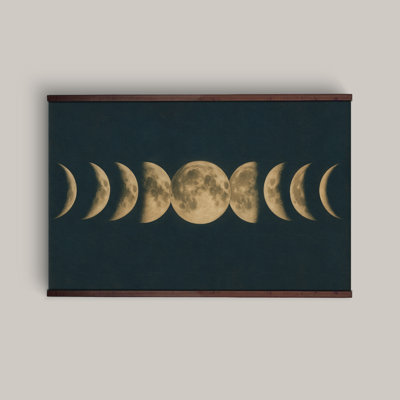 Tenture murale en toile - cycle lunaire doré sur bleu profond avec cintre en bois