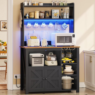 Armoire à café de 35,4 pouces, étagère de boulanger avec prise de courant et rangement, armoire de cuisine à micro-ondes avec huche, lumières DEL, porte-verre à vin et 8 crochets, noir