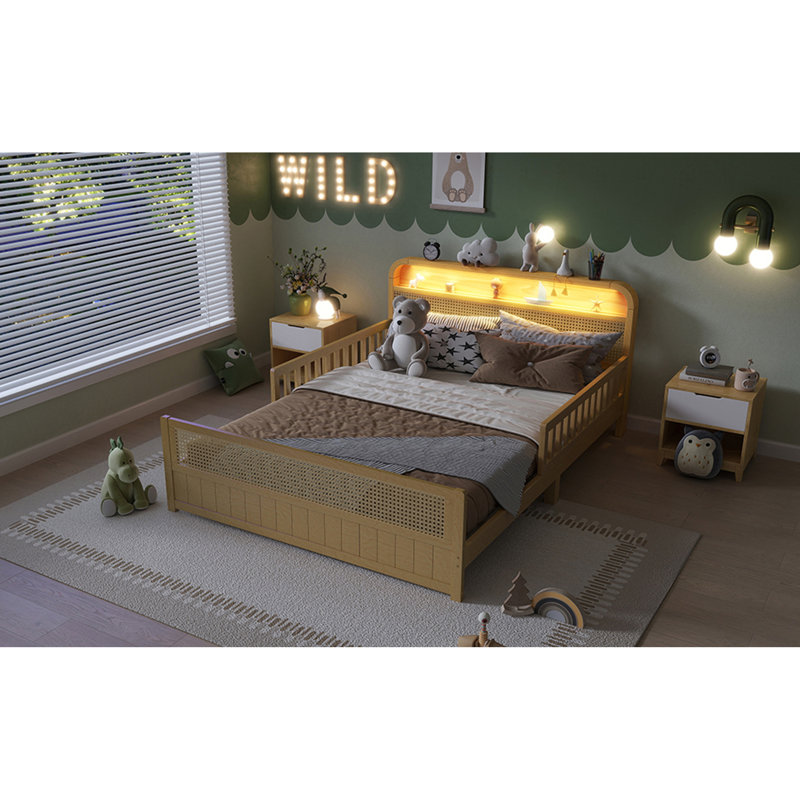 Structure de lit double en rotin avec lumières DEL et tête de lit à rangement, lit plateforme double avec barrières de sécurité pour enfants