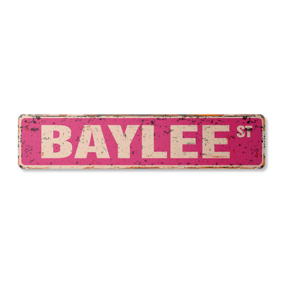 Plaque de rue Baylee en plastique robuste 4 po x 18 po