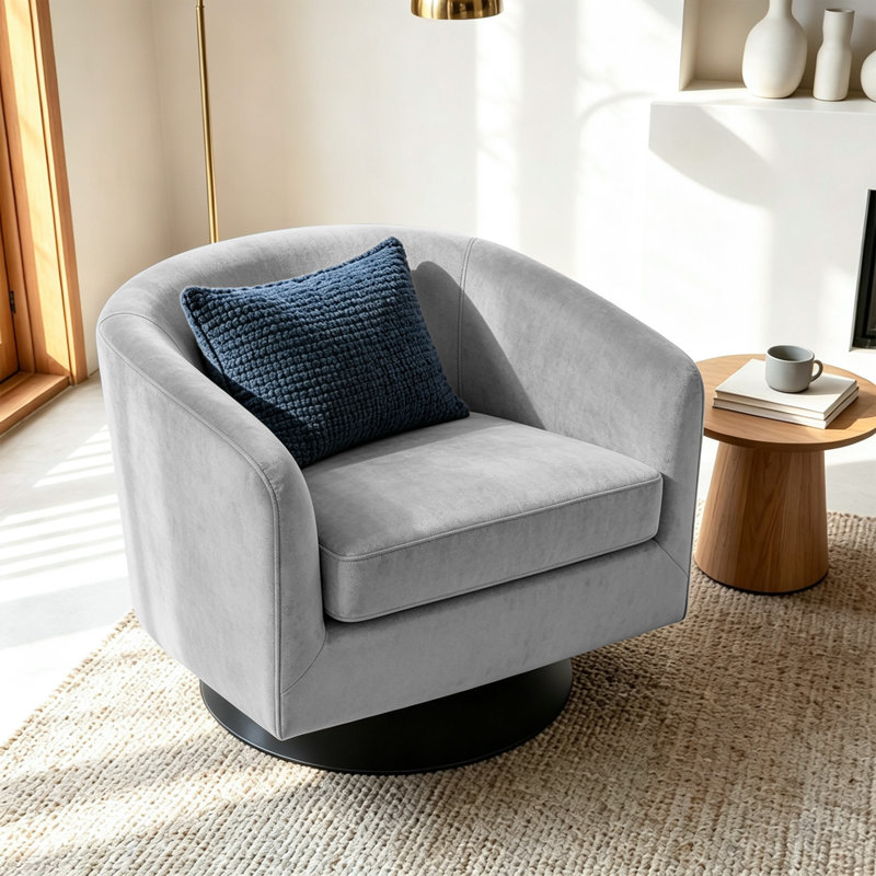 Fauteuil demi-tonneau pivotant en velours gris avec base en bois massif Eugenie Applewold, Gris