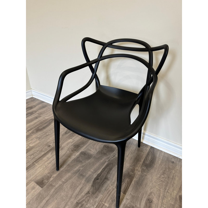 Chaise noire, Noir