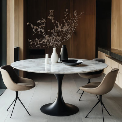 Table de salle à manger en pierre avec base en métal