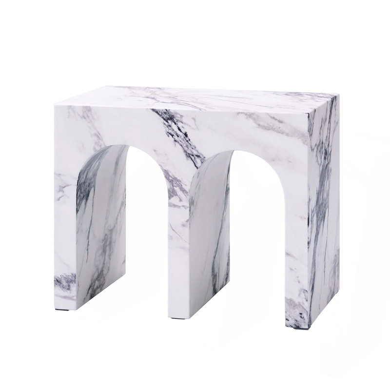 Petite table de bout pratique, style moderne et polyvalente