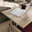 Table basse à plateau relevable, finition brune