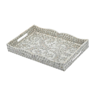 Plateau rectangulaire 18 x 12 x 2,5 po avec motif floral de Capiz blanc et bords festonnés