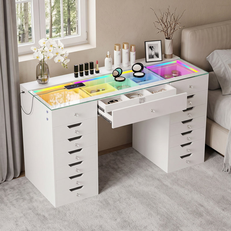 Grande coiffeuse préassemblée de 150 cm (59 pouces) avec plateau en verre HD, bandes lumineuses DEL RVB intégrées, 15 tiroirs, poignées en forme de diamant, ports de chargement USB et Type-C.