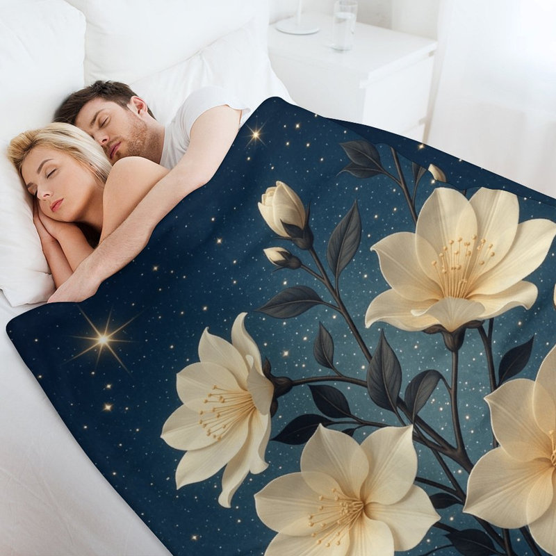 Jeté en flanelle de luxe blanc Magnolia Flowe, couverture douce et chaude pour le canapé-lit du salon, 30 po x 40 po