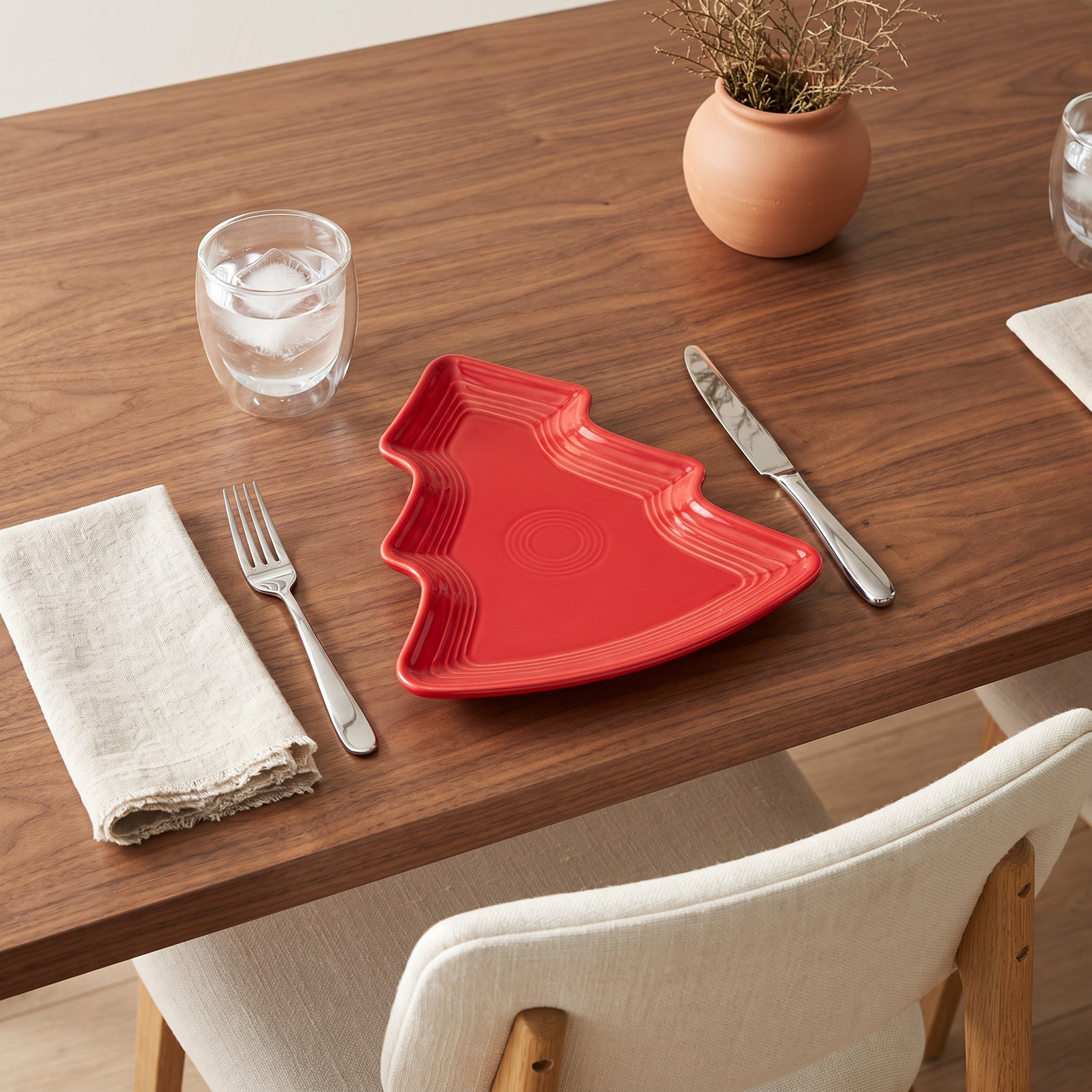 Christmas 9" Ceramic Salad Plate, Scarlet