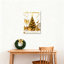 Tableau sur toile tendue représentant un sapin de Noël doré, des verres à champagne et une horloge. Décoration murale idéale pour célébrer les fêtes de fin d'année dans un salon, une chambre ou un bureau.
