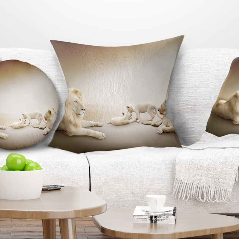 Famille de lion blanc - coussin imprimé animal, 16 po x 1 po, Coussin décoratif