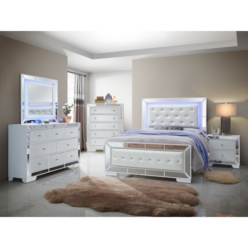 Elegant White 5-Drawer Glam Dresser with Dovetail Construction