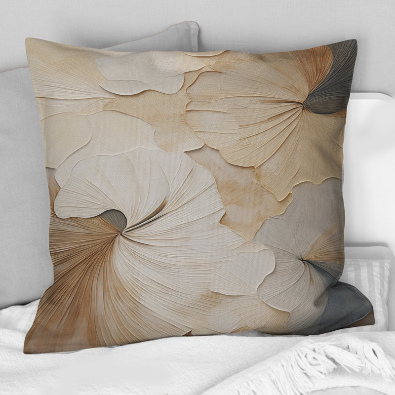 Coussin décoratif beige avec élégance minimaliste en fleurs, 16" x 16"