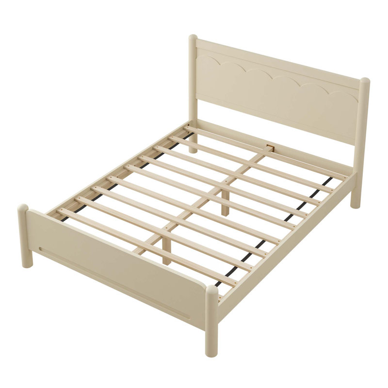 Structure de lit plateforme en bois grand format avec tête de lit, support à lattes en bois et fabrication durable pour un confort et un style durables.