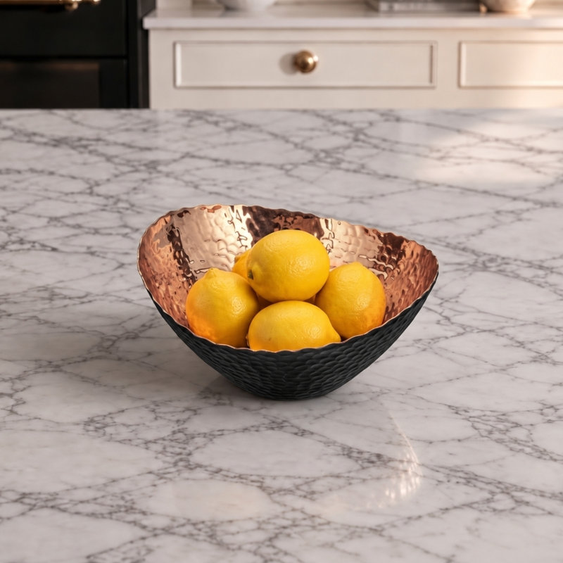 Bol à fruits en métal martelé à la main pour comptoir de cuisine, 7,5 po, Noir / cuivre