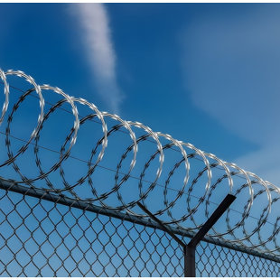 325-Foot Galvanized Barbed Wire Fence Roll - Rust-Resistant Garden Security Fence for Yard Perimeter, Animal Barrier & Property Protection
