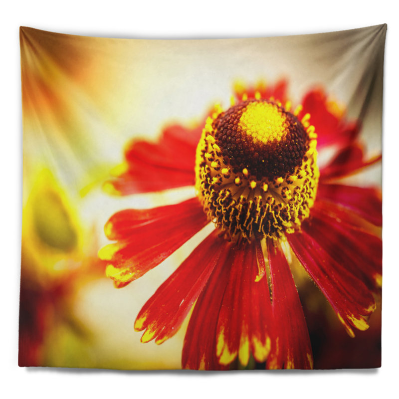 Magnifique fleur sur fond jaune tapisserie, H 32 po x l 39 po
