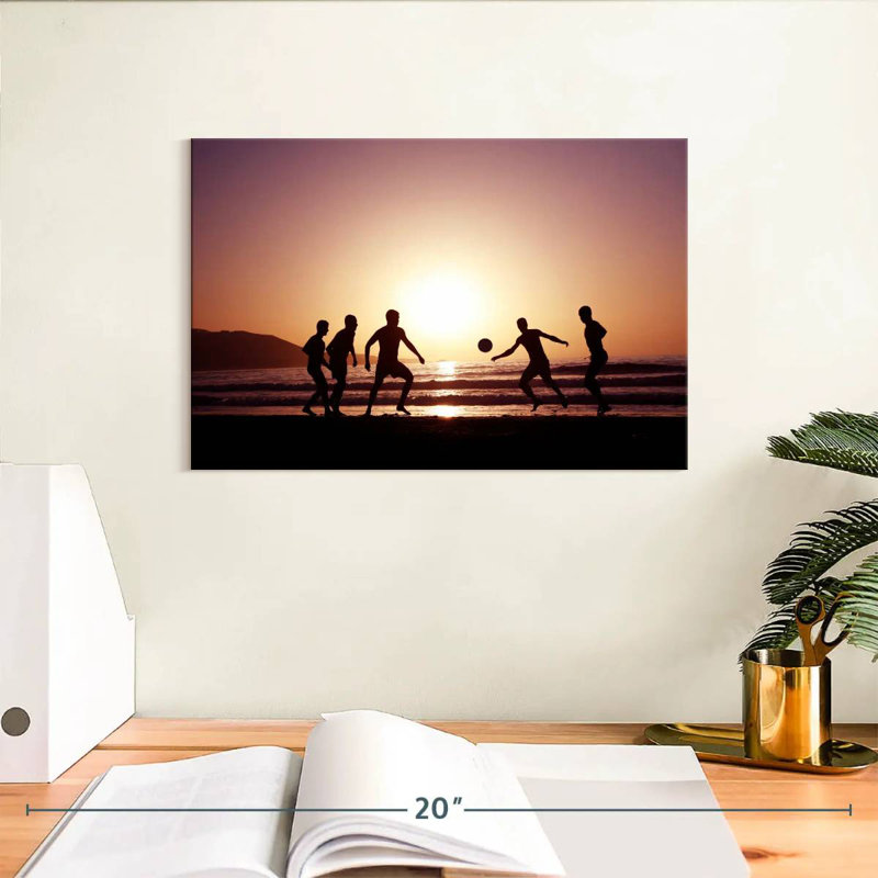 Silhouette de soccer sur la plage Sireci, H 8 po x l 12 po