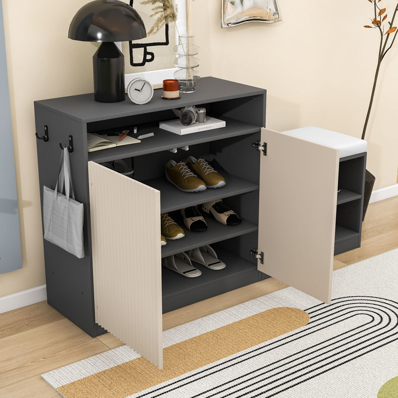 Banc à chaussures multifonctionnel - Tablettes, crochets et finition texturée ondulée, Beige gris