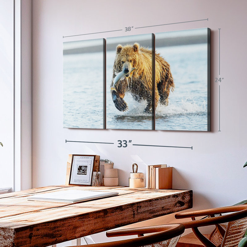 «Grizzly Bear With Salmon» sur toile, H 24 po x l 38 po