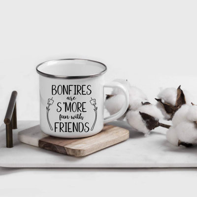 La tasse de camping bonfires est s’more amusante avec ses amis Sipos