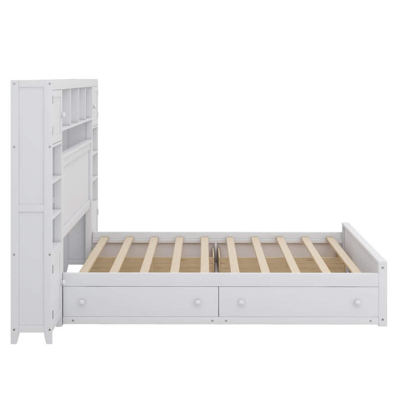 Grand lit en bois avec armoire, tablette et prises de courant combinées
