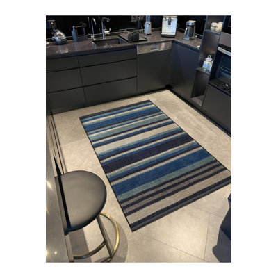 Tapis à rayures bleues