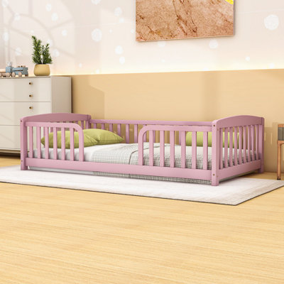 Lit de plancher moderne en bois avec garde-corps