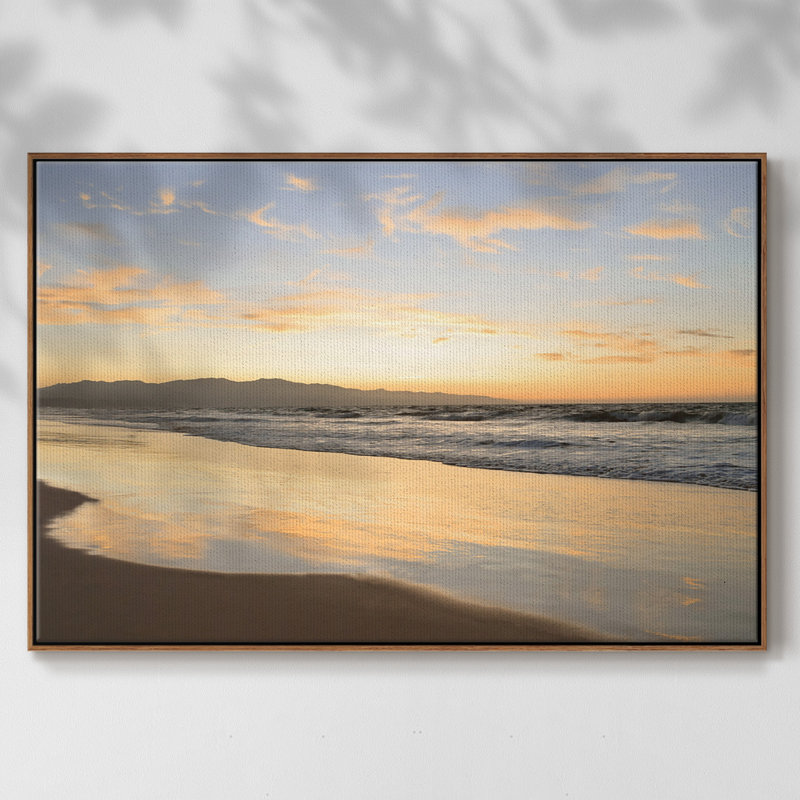 Peaceful Shore, peinture sur toile encadrée, H 27 po x l 41 po x P 2 po, Cadre noyer